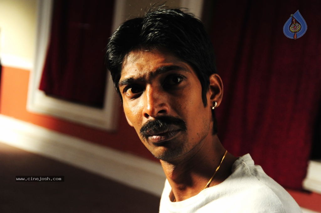 Gola Gola Movie Stills - 36 / 40 photos