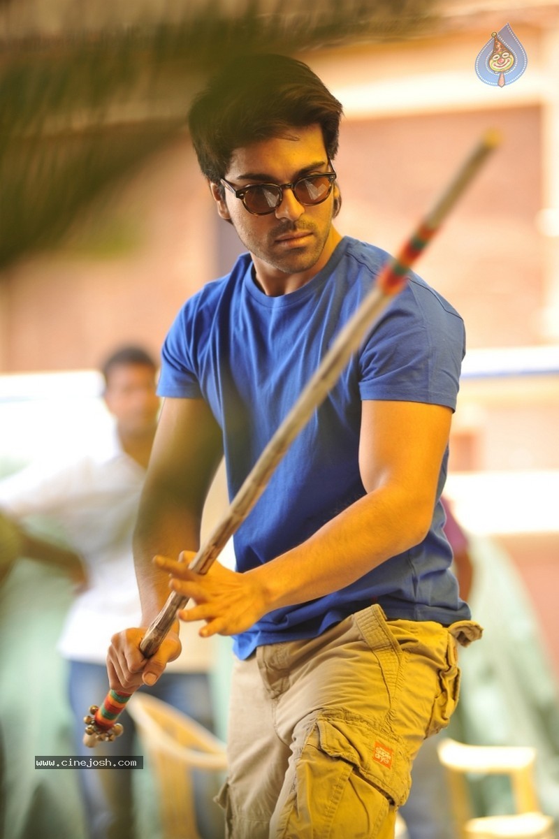 Govindhudu Andharivadele Working Stills - 3 / 6 photos
