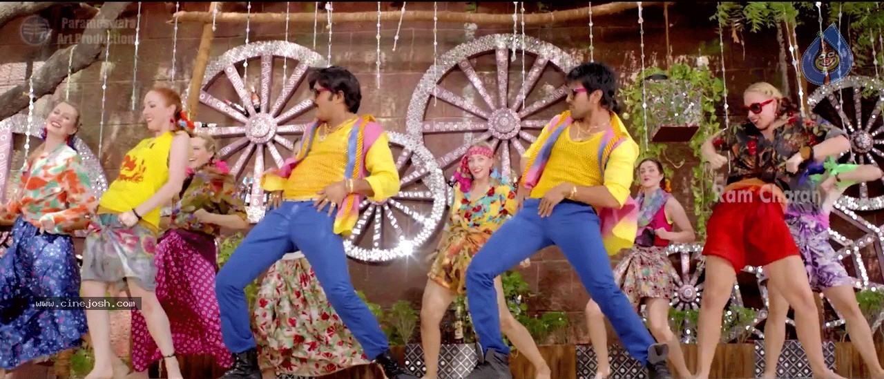 Govindudu Andarivadele Stills - 16 / 24 photos