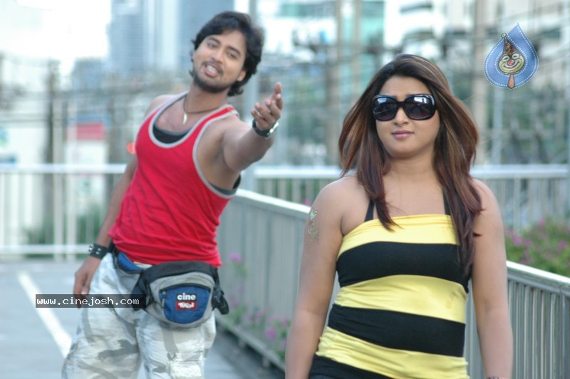 Gudu Gudu Gunjam Movie Stills - 42 / 60 photos