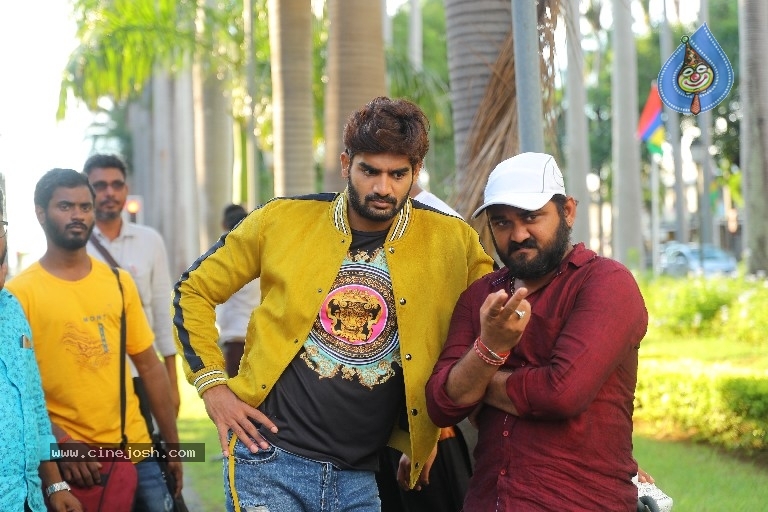 Guna 369 Movie Working Stills - 5 / 18 photos