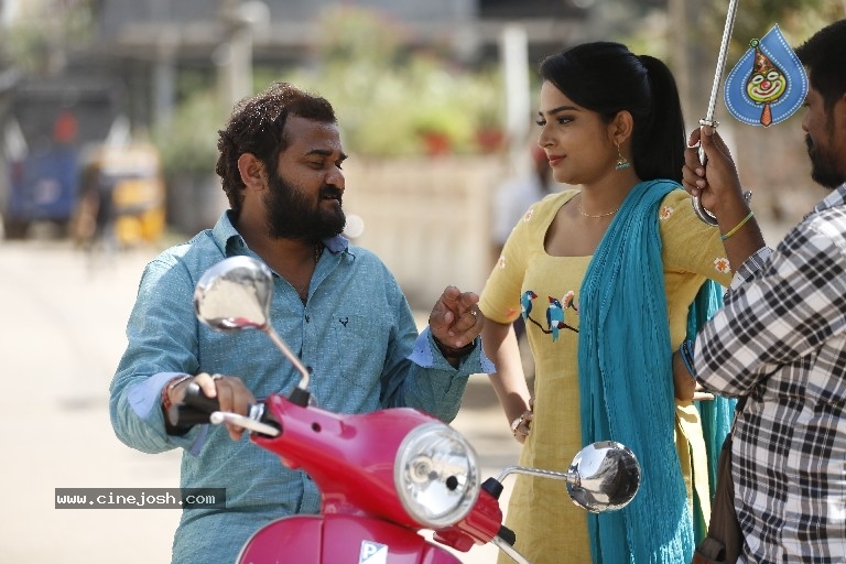 Guna 369 Movie Working Stills - 15 / 18 photos