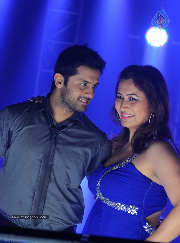 Gunde Jaari Gallanthayyinde Item Song Stills - 3 / 14 photos