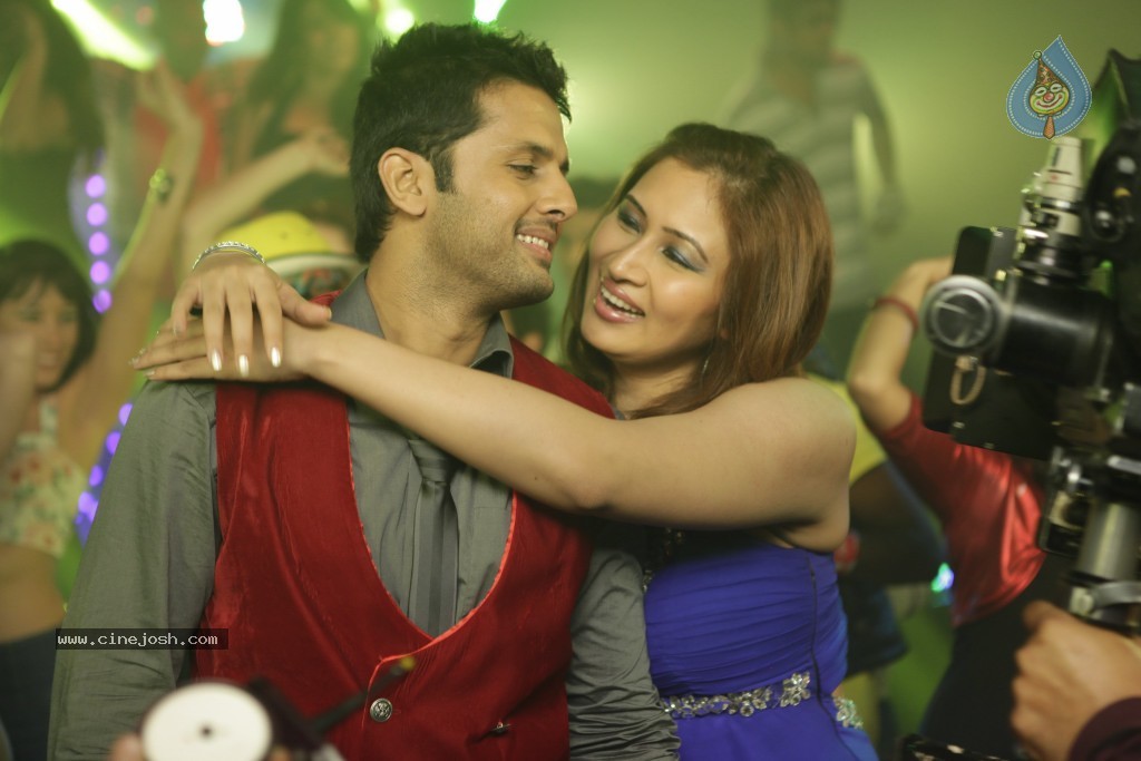 Gunde Jaari Gallanthayyinde Item Song Stills - 12 / 14 photos