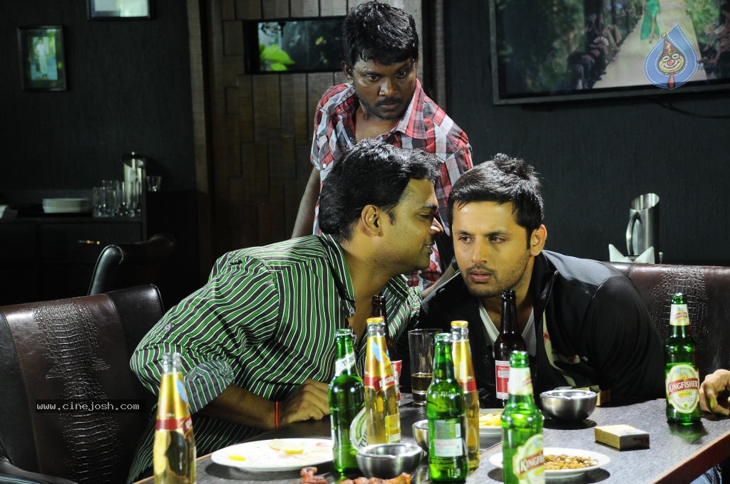 Gunde Jaari Gallanthayyinde New Stills and Walls - 13 / 38 photos