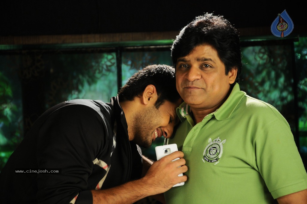 Gunde Jaari Gallanthayyinde New Stills and Walls - 34 / 38 photos