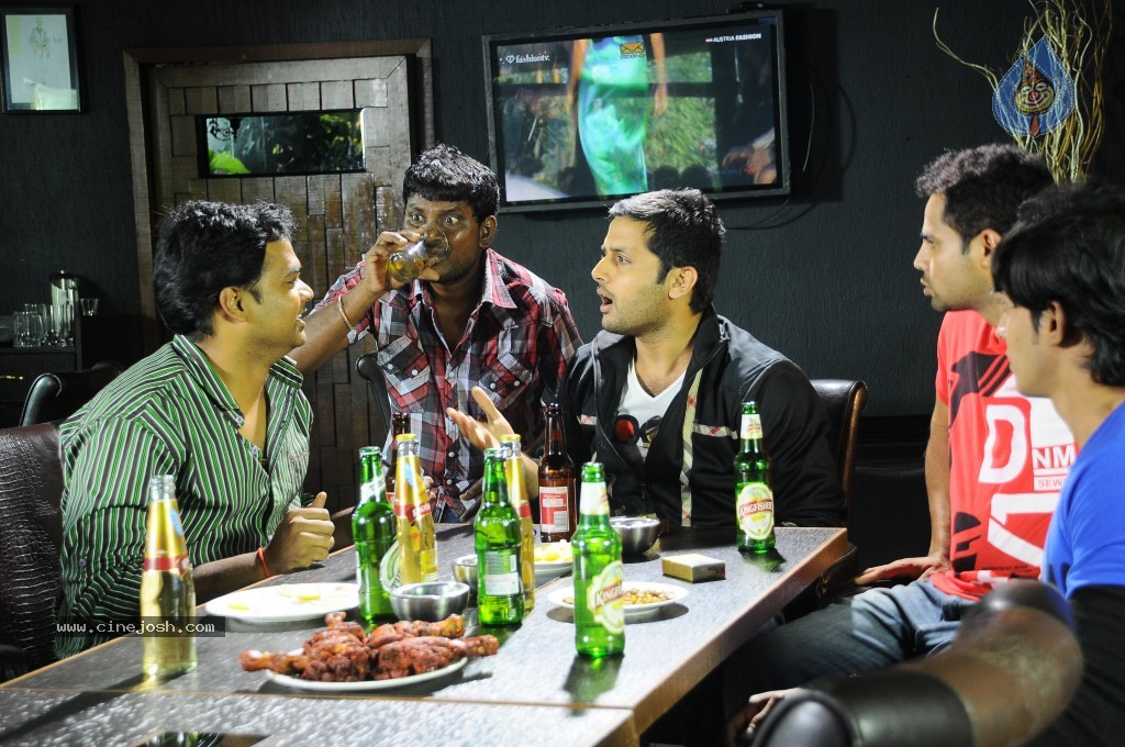 Gunde Jaari Gallanthayyinde New Stills and Walls - 36 / 38 photos