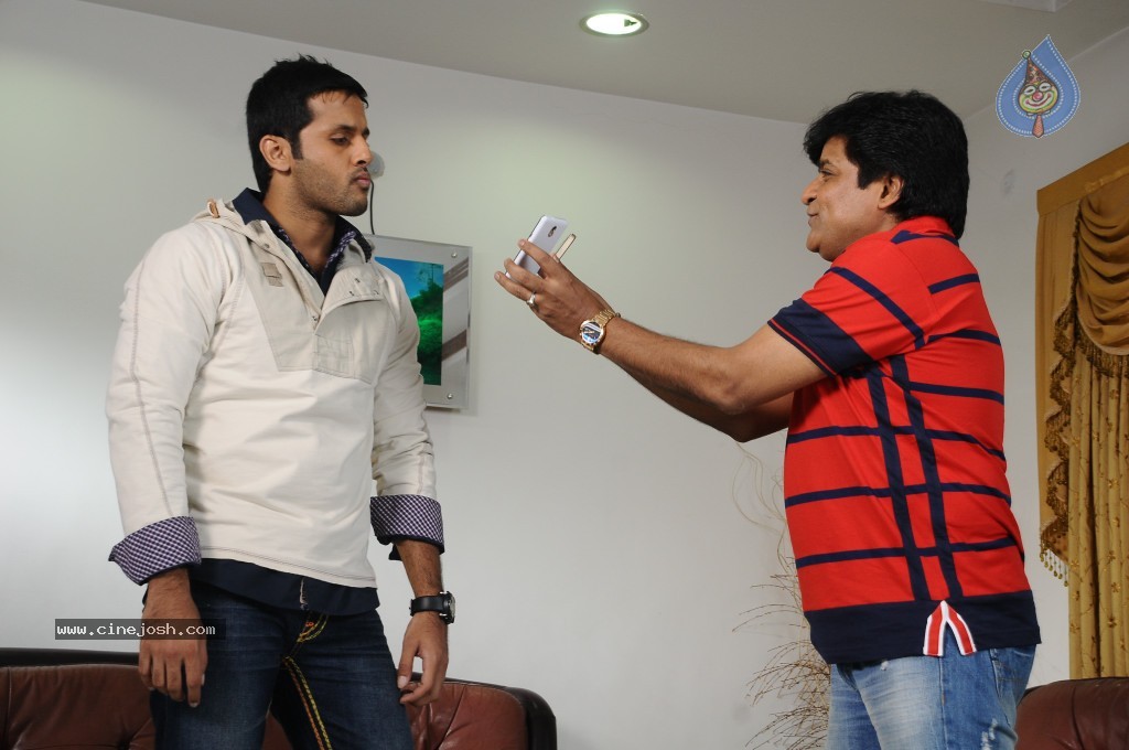 Gunde Jaari Gallanthayyinde New Stills and Walls - 38 / 38 photos