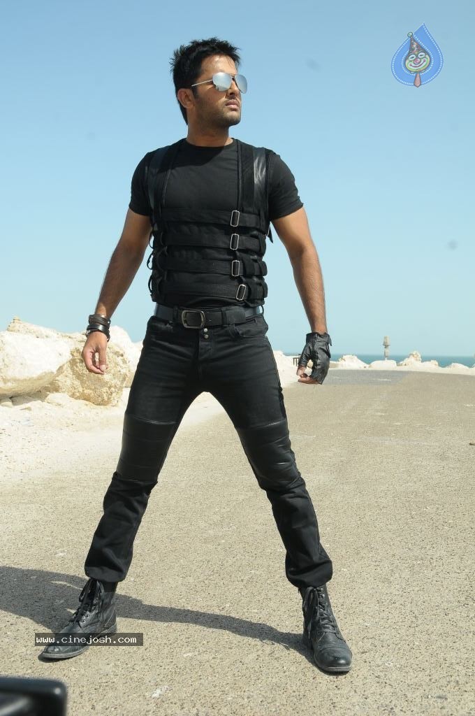 Gunde Jaari Gallanthayyinde Stills n Walls - 1 / 74 photos
