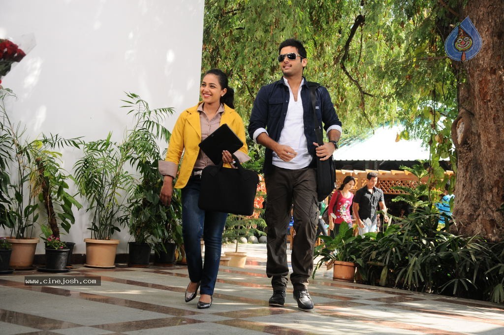 Gunde Jaari Gallanthayyinde Stills n Walls - 37 / 74 photos