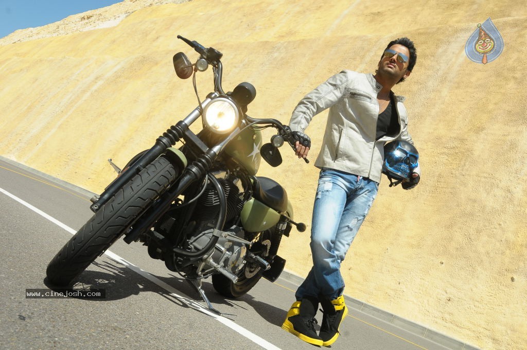 Gunde Jaari Gallanthayyinde Stills n Walls - 74 / 74 photos