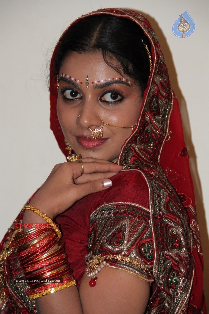 Guru Sukran Tamil Movie Stills - 10 / 28 photos