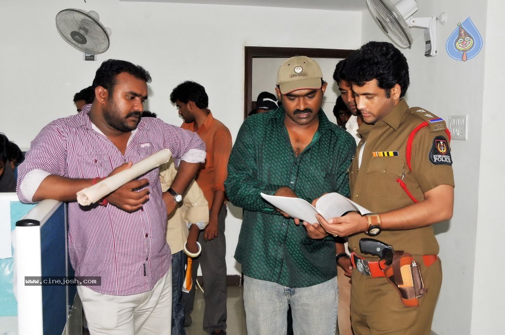 Gurudu Movie New Stills - 17 / 18 photos