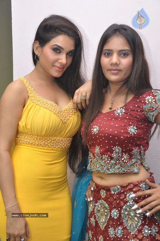 Half Boil Movie Stills n Walls - 9 / 63 photos