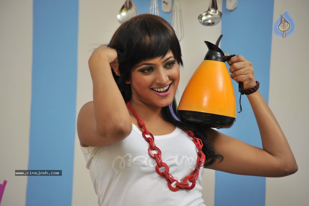 Haripriya Stills in Galata Movie - 28 / 33 photos