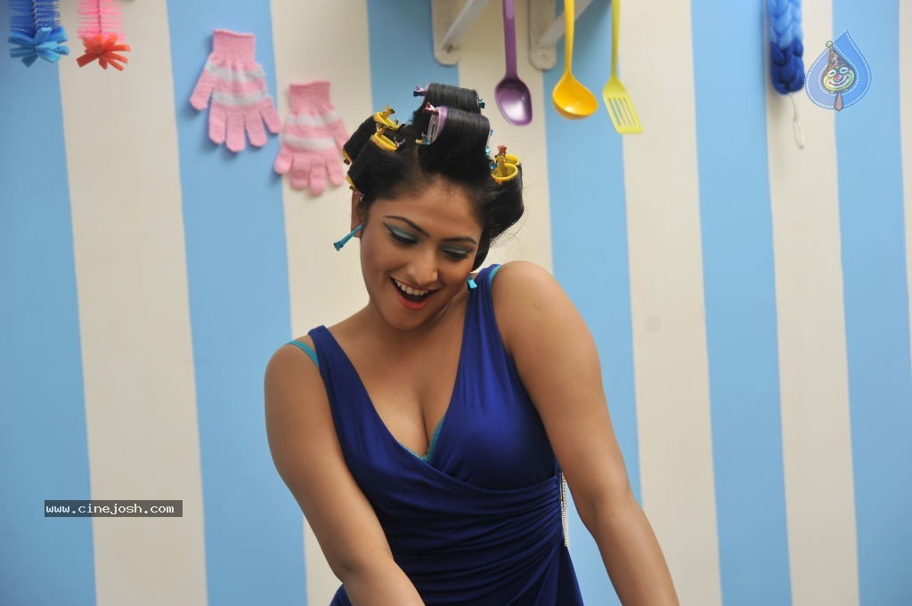 Haripriya Stills in Galata Movie - 2 / 5 photos