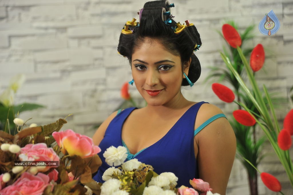 Haripriya Stills in Galata Movie - 3 / 5 photos