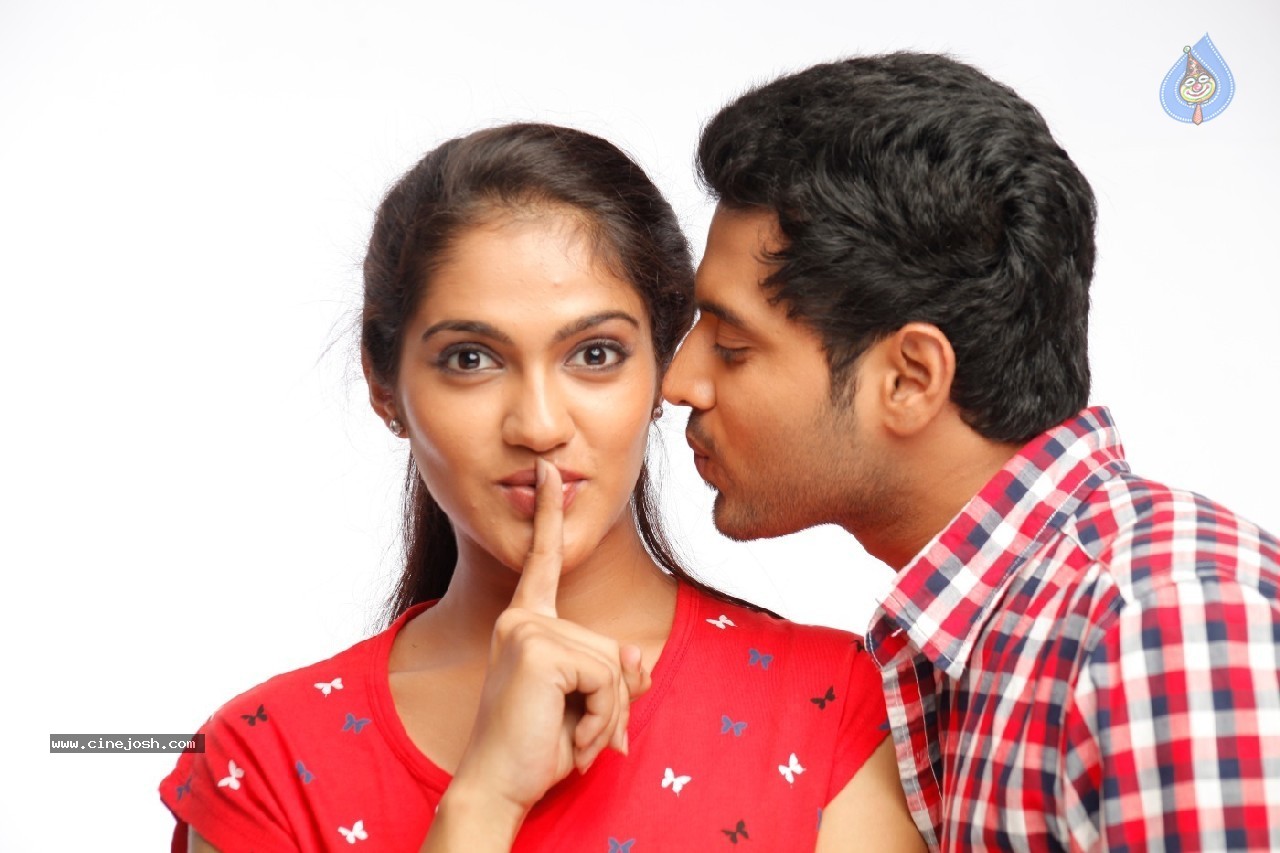Hum Tum New Stills - 1 / 15 photos