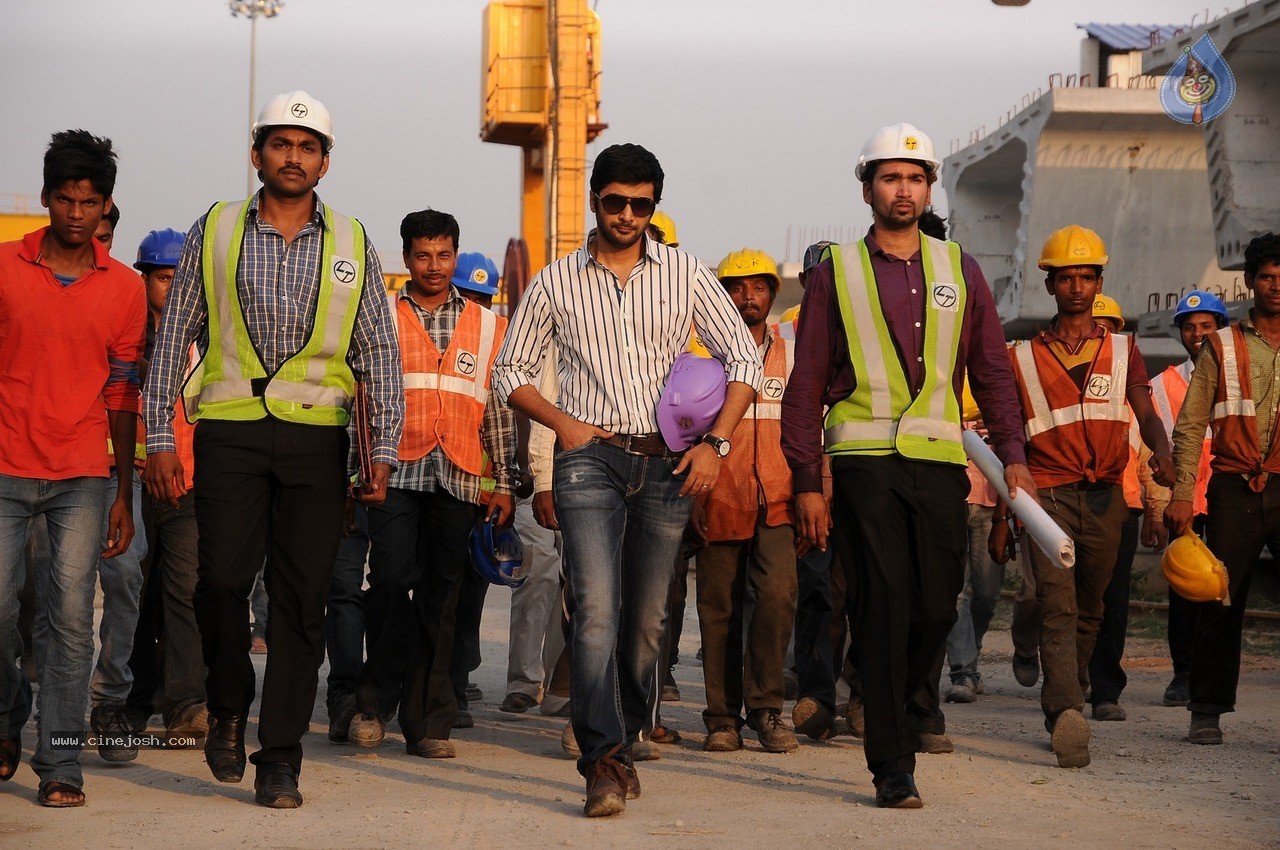 Hyderabad Love Story Stills and Walls - 24 / 36 photos