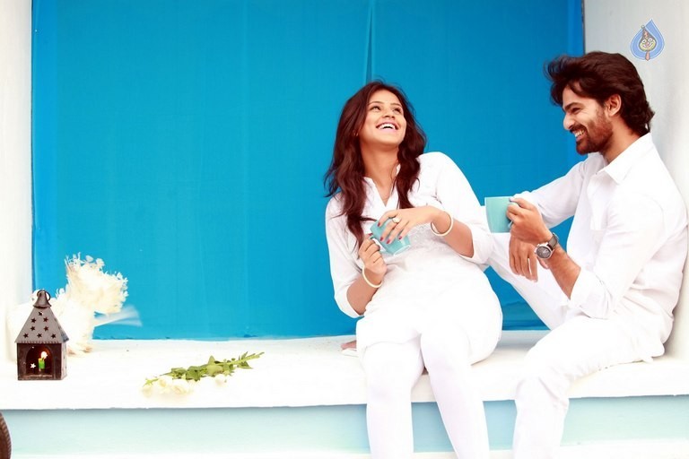 Iddaram Movie Posters and Photos - 8 / 28 photos