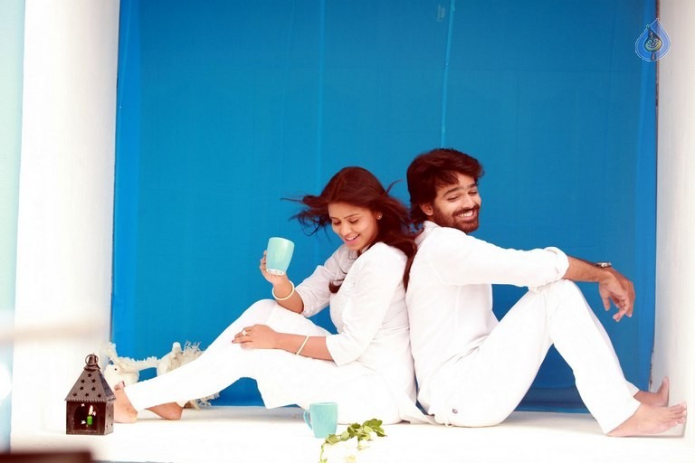 Iddaram Movie Posters and Photos - 23 / 28 photos