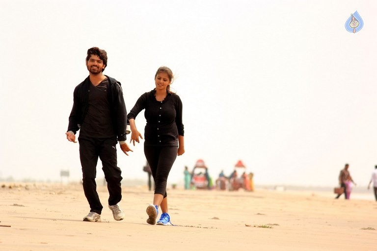 Iddaram Movie Posters and Photos - 25 / 28 photos