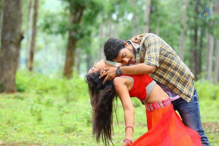 Iddari Madhya 18 Movie Photos - 12 / 20 photos