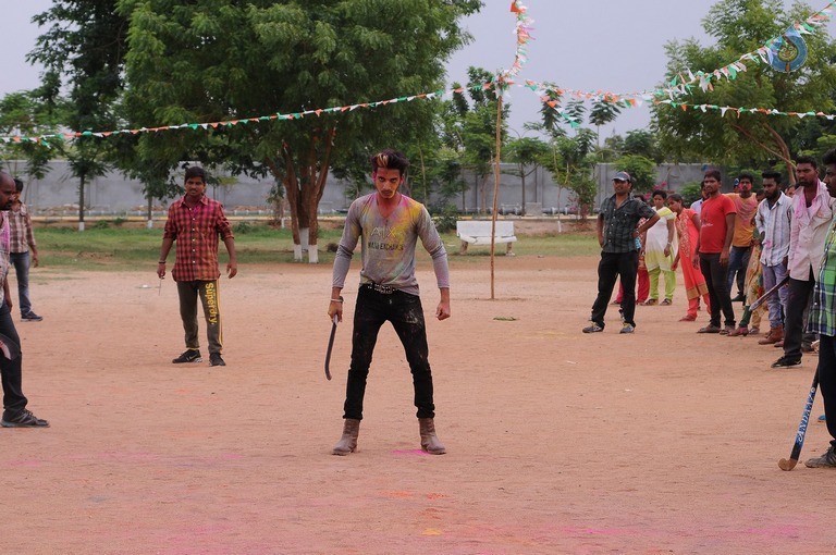 Iddari Madhya 18 Movie Photos and Posters - 13 / 31 photos