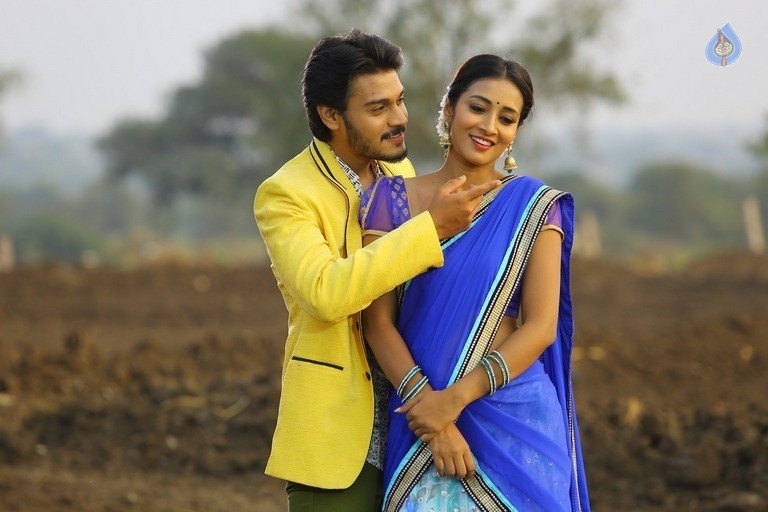 Iddari Madhya 18 Movie Photos and Posters - 28 / 31 photos