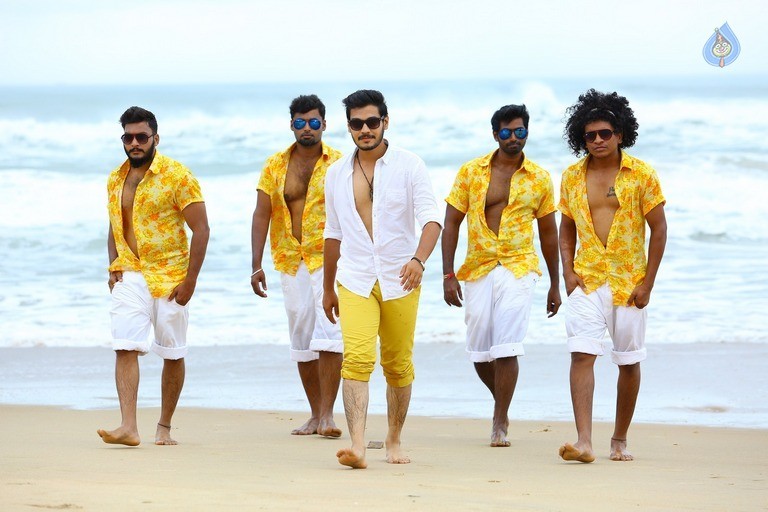 Iddari Madhya 18 Movie Stills - 35 / 46 photos