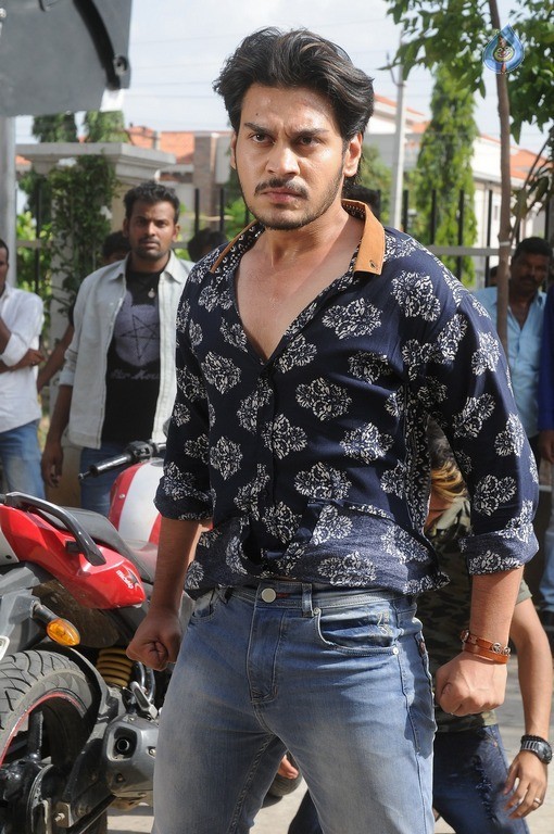 Iddari Madhya 18 Movie Stills - 38 / 46 photos