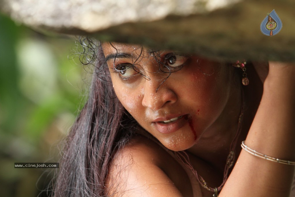 Iddaru Bhamala Kougili Movie Stills  - 18 / 30 photos