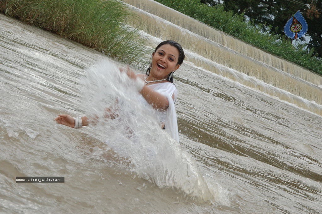 Idhayam Thiraiarangam Tamil Movie Stills - 53 / 74 photos