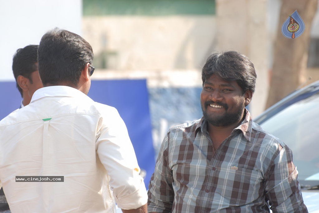 Idhu Kathirvelan Kadhal Tamil Movie Stills - 15 / 15 photos