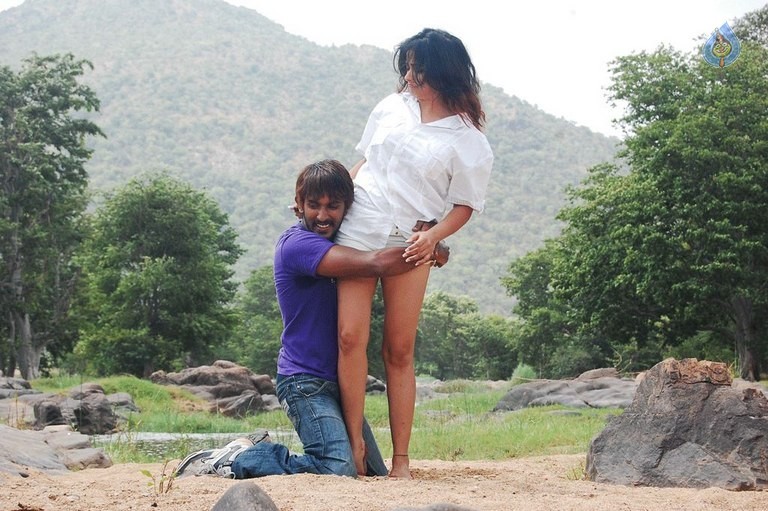 Ilamai Oonjal Tamil Film Photos - 24 / 34 photos