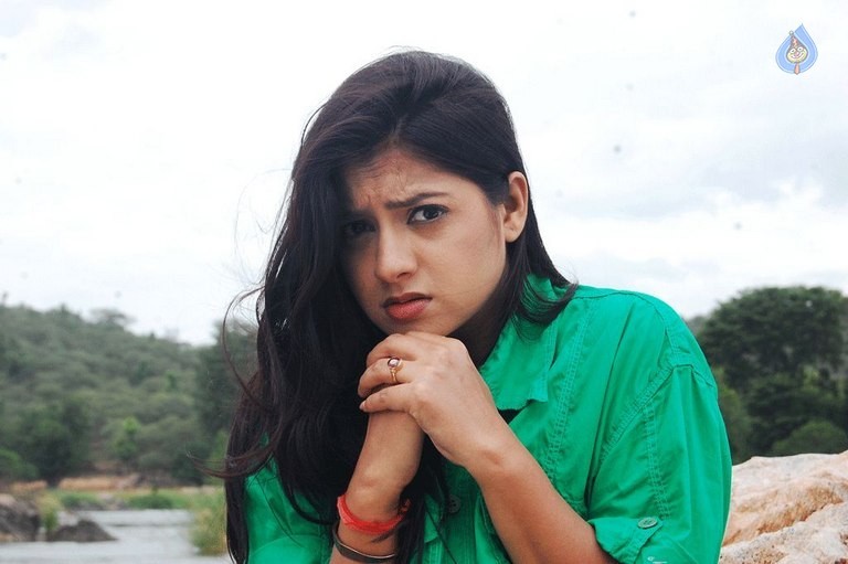 Ilamai Oonjal Tamil Film Photos - 27 / 34 photos