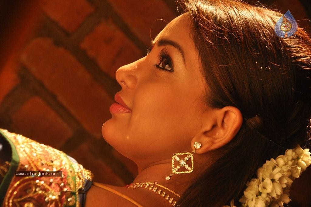 Ini Avane Tamil Movie Stills - 24 / 57 photos