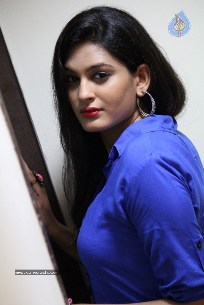 Inka Emi Anukoledu Movie Gallery - 51 / 53 photos