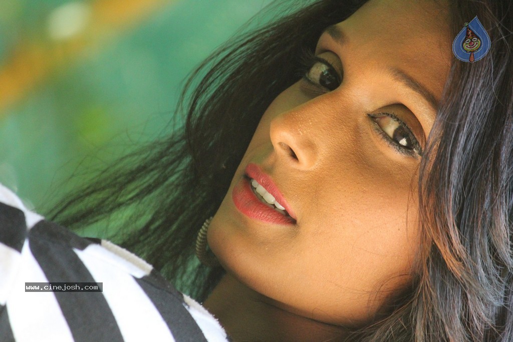 Inka Emi Anukoledu Movie Photos - 70 / 141 photos