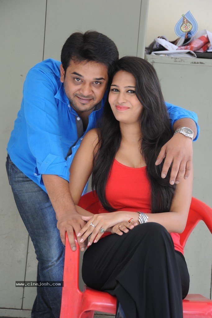 Inka Emi Anukoledu Movie Photos - 83 / 141 photos