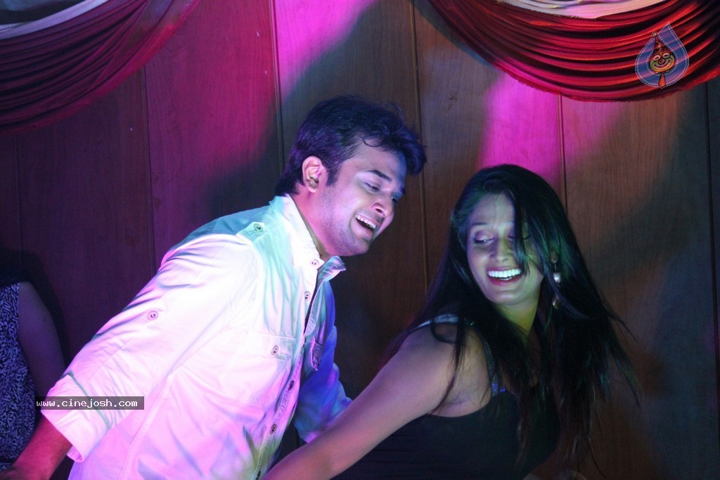 Inka Emi Anukoledu Movie Photos - 100 / 141 photos