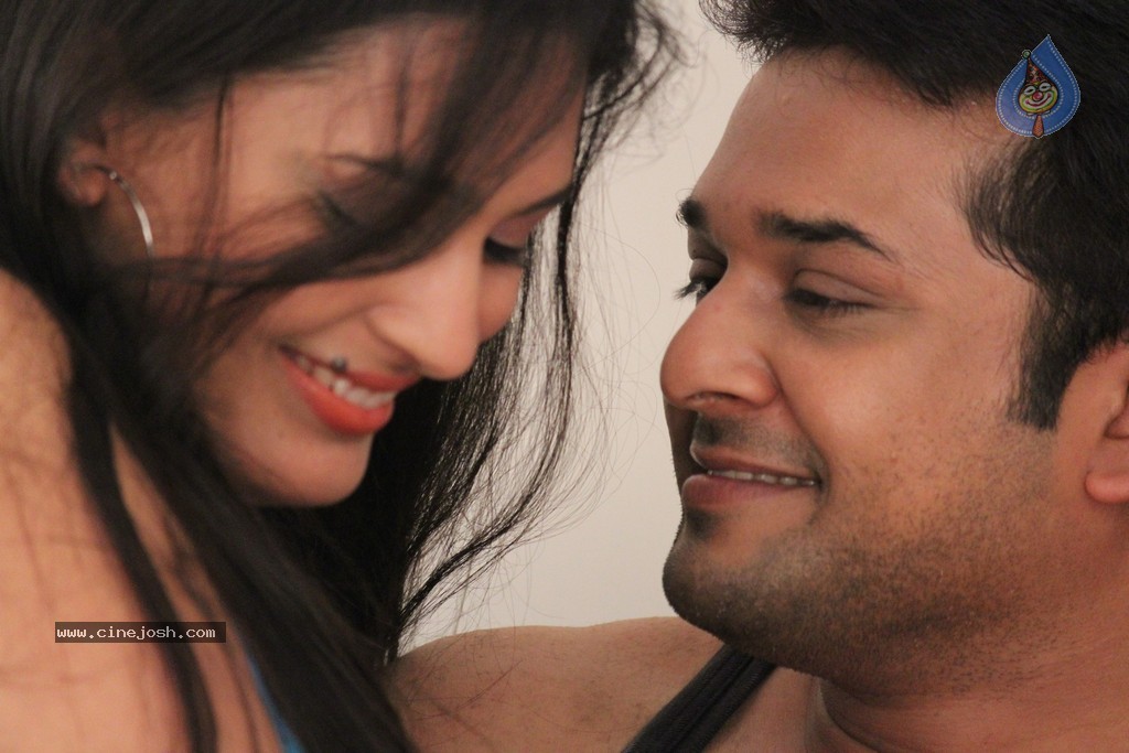 Inka Emi Anukoledu Movie Photos - 121 / 141 photos