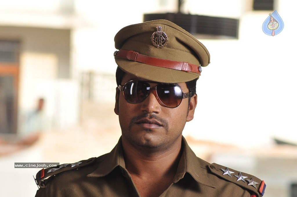 Intelligent Idiots Movie Stills n Walls - 27 / 73 photos