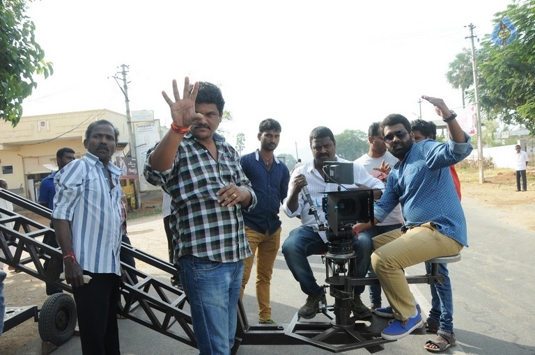 Inthalo Ennenni Vinthalo Movie Photos - 17 / 39 photos