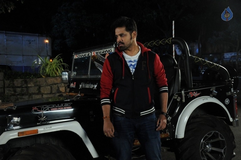 Inthalo Ennenni Vinthalo Movie Photos - 19 / 39 photos