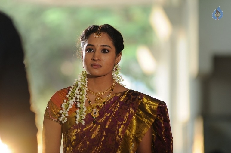 Inthalo Ennenni Vinthalo Movie Photos - 21 / 39 photos