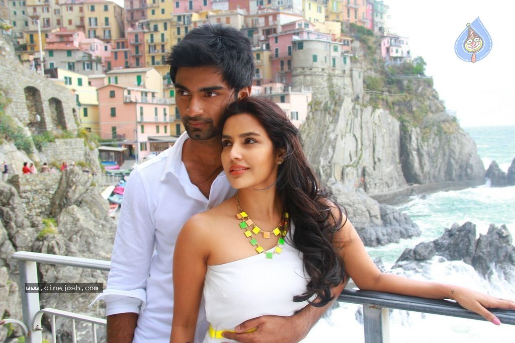 Irumbu Kuthirai Tamil Movie Stills - 16 / 48 photos