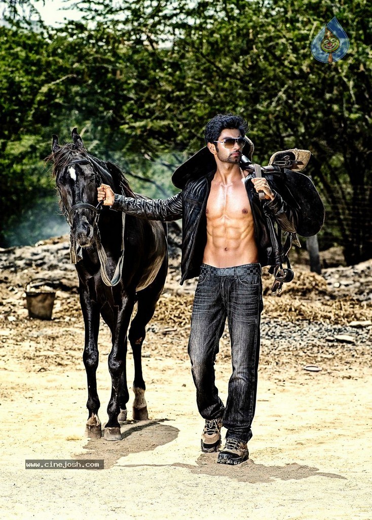 Irumbu Kuthirai Tamil Movie Stills - 45 / 48 photos