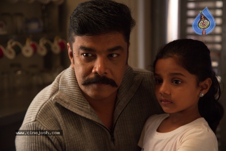 Iruttu Tamil Movie Stills - 14 / 17 photos