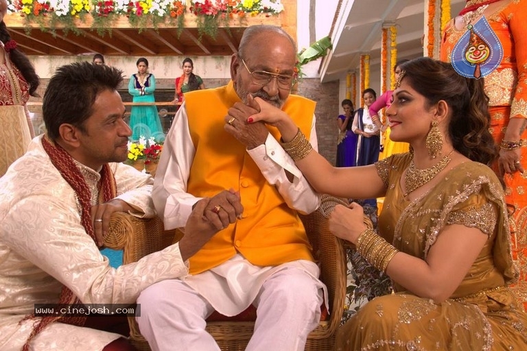 Iruvar Oppandham Movie Working Stills And Photos - 3 / 63 photos